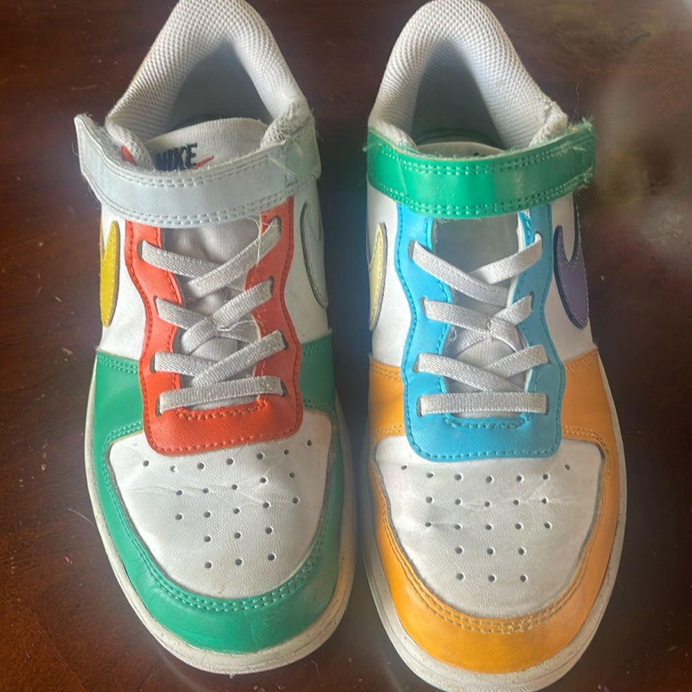 Kids, Nike Velcro closure , leather tennis shoe